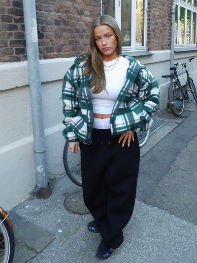 model iført air max sunder