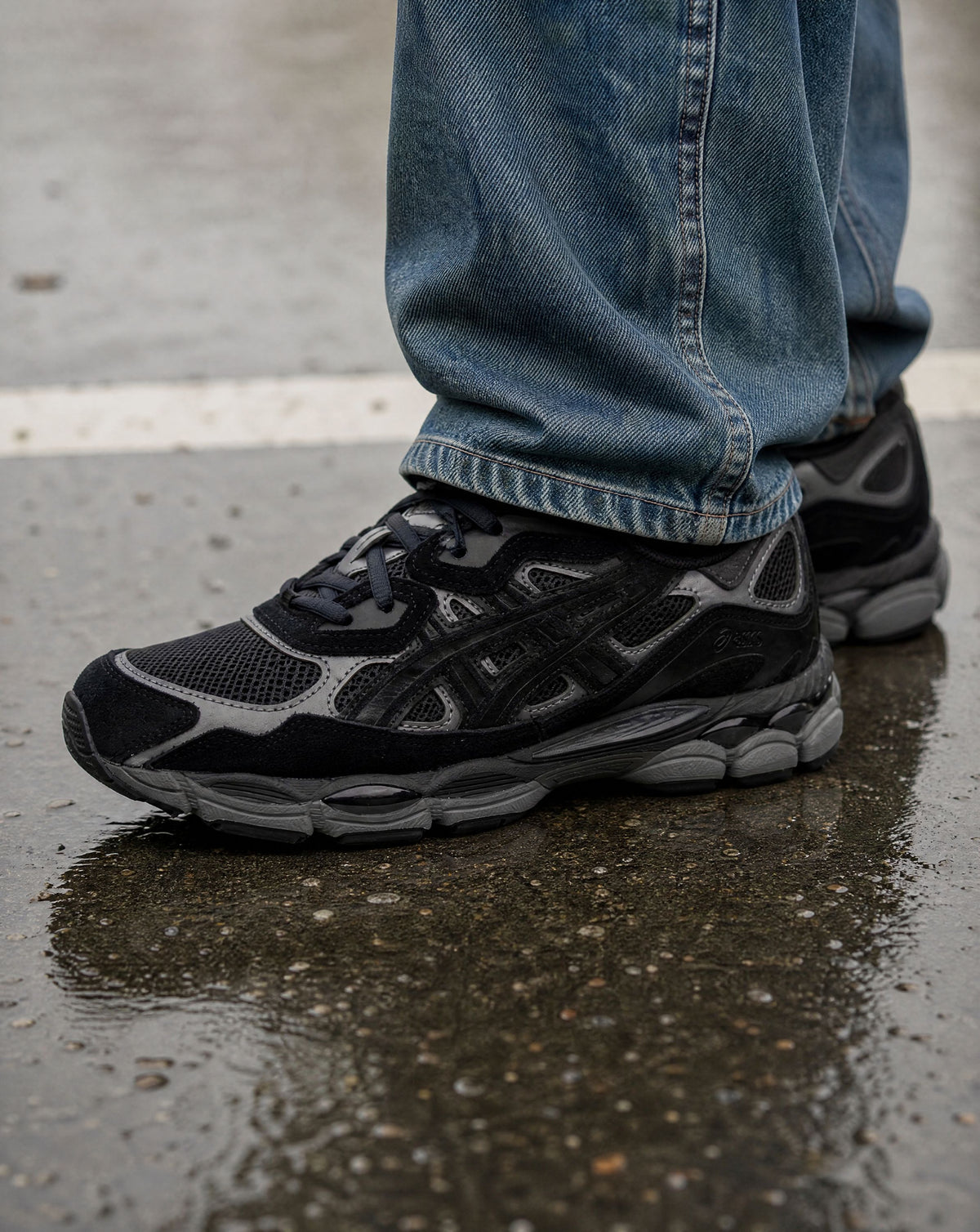 ASICS Gel-NYC Graphite Grey Black - on-foot