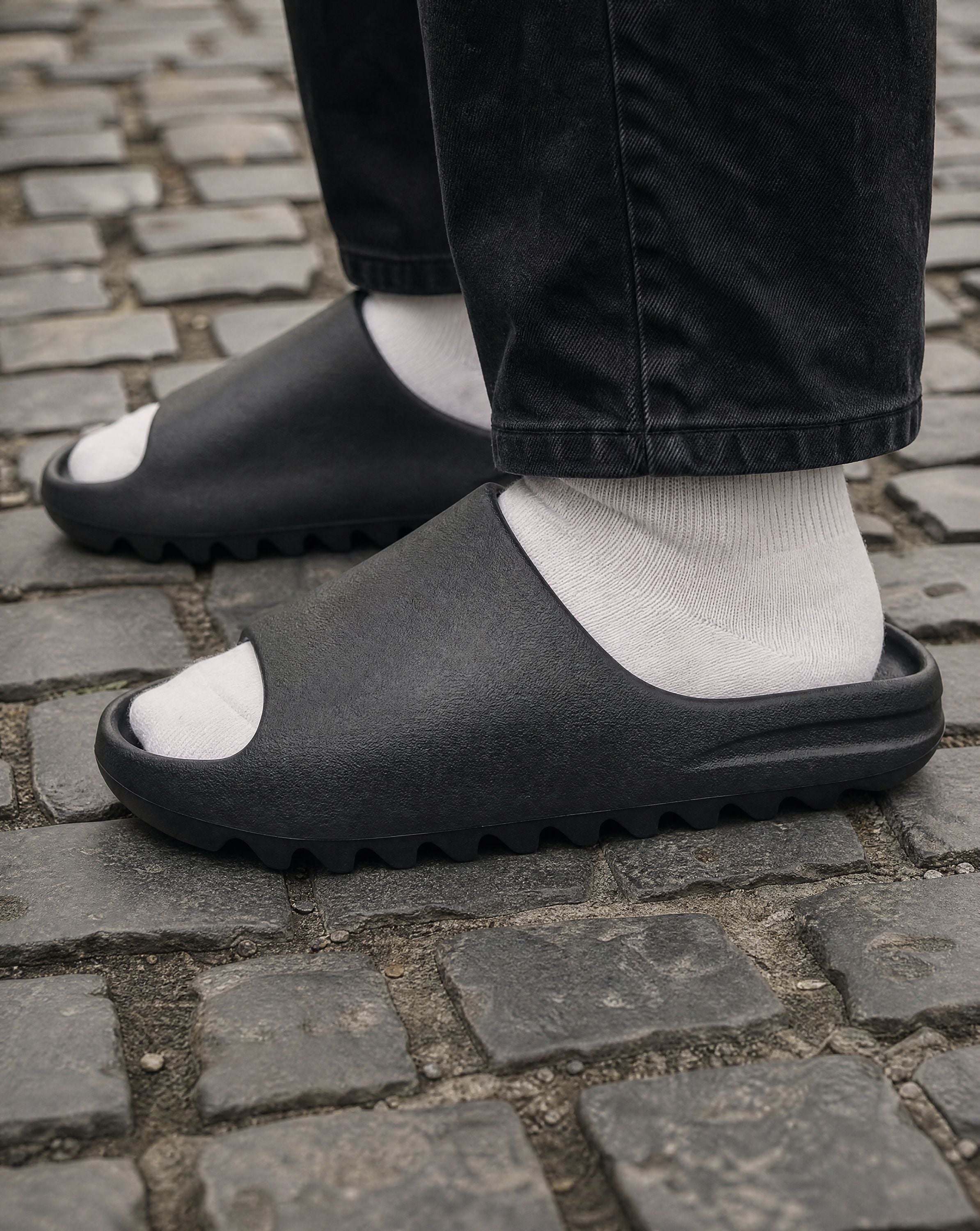YZY YS-01 Black - on-foot