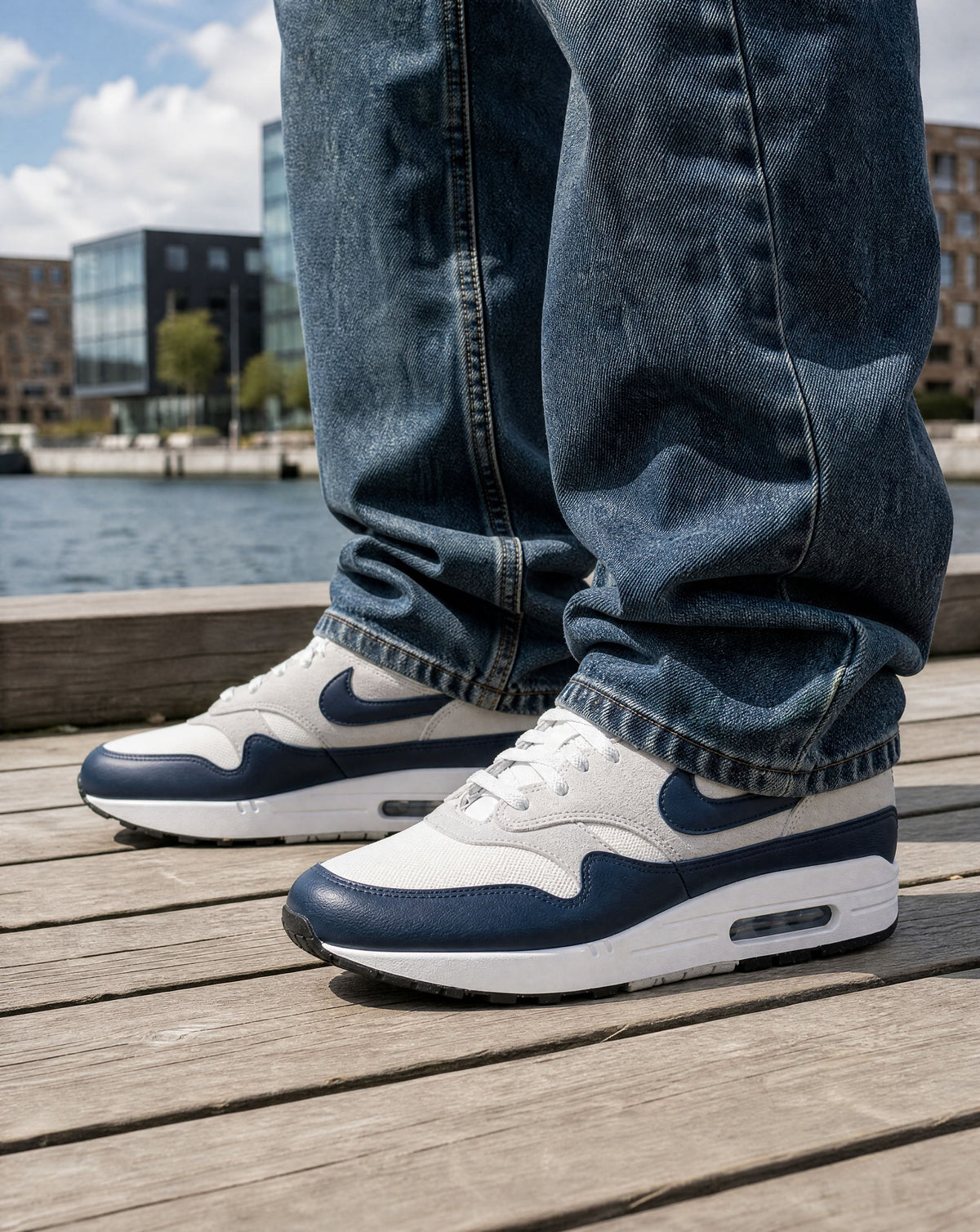 Nike Air Max 1 Essential Summit White Armory Navy - on-foot