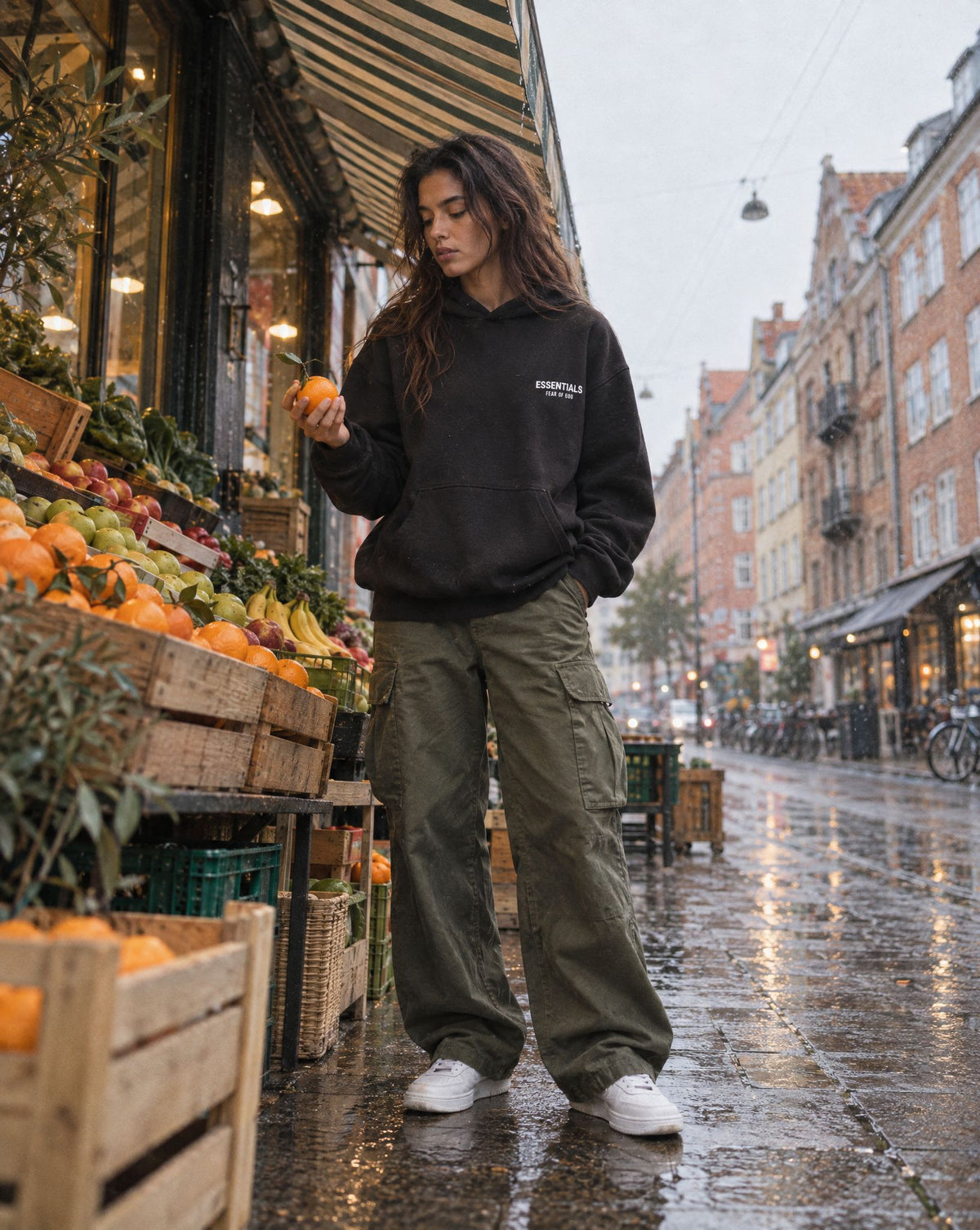 Fear of God Essentials Fleece Hoodie (FW24) Black - streetstyle i København