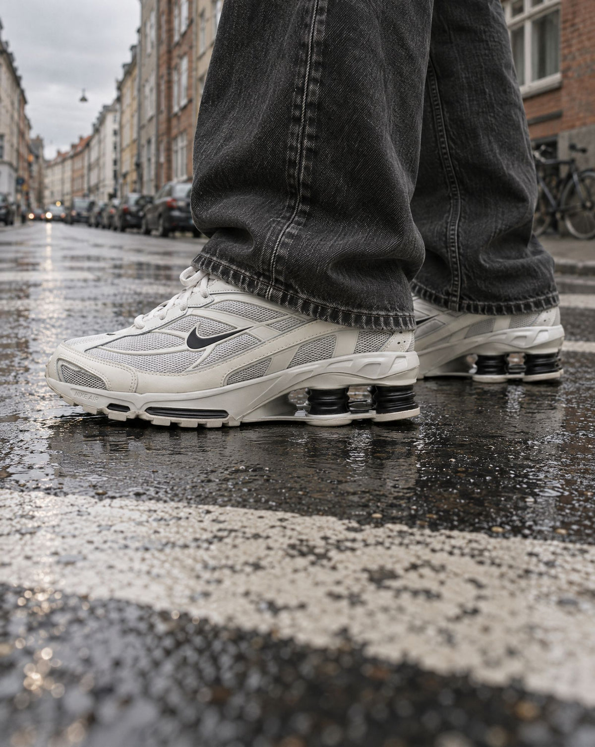 Nike Shox Ride 2 Light Bone Metallic Black - on-foot
