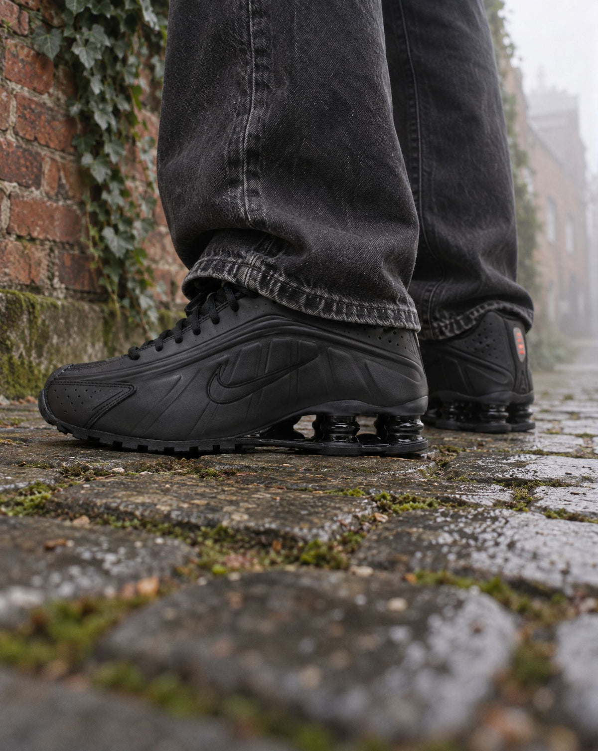 Nike Shox R4 Black (Women's) - on-foot