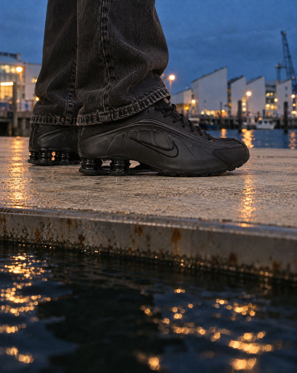 Nike Shox R4 Black Bright Crimson - on-foot