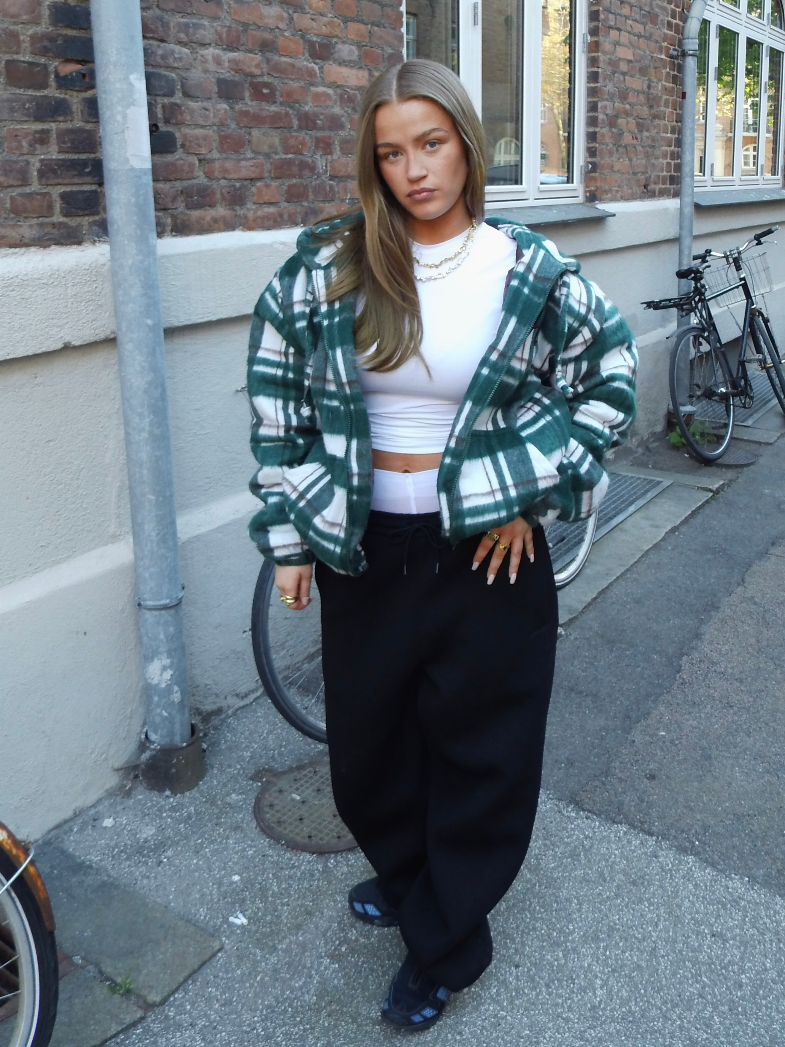 model iført air max sunder