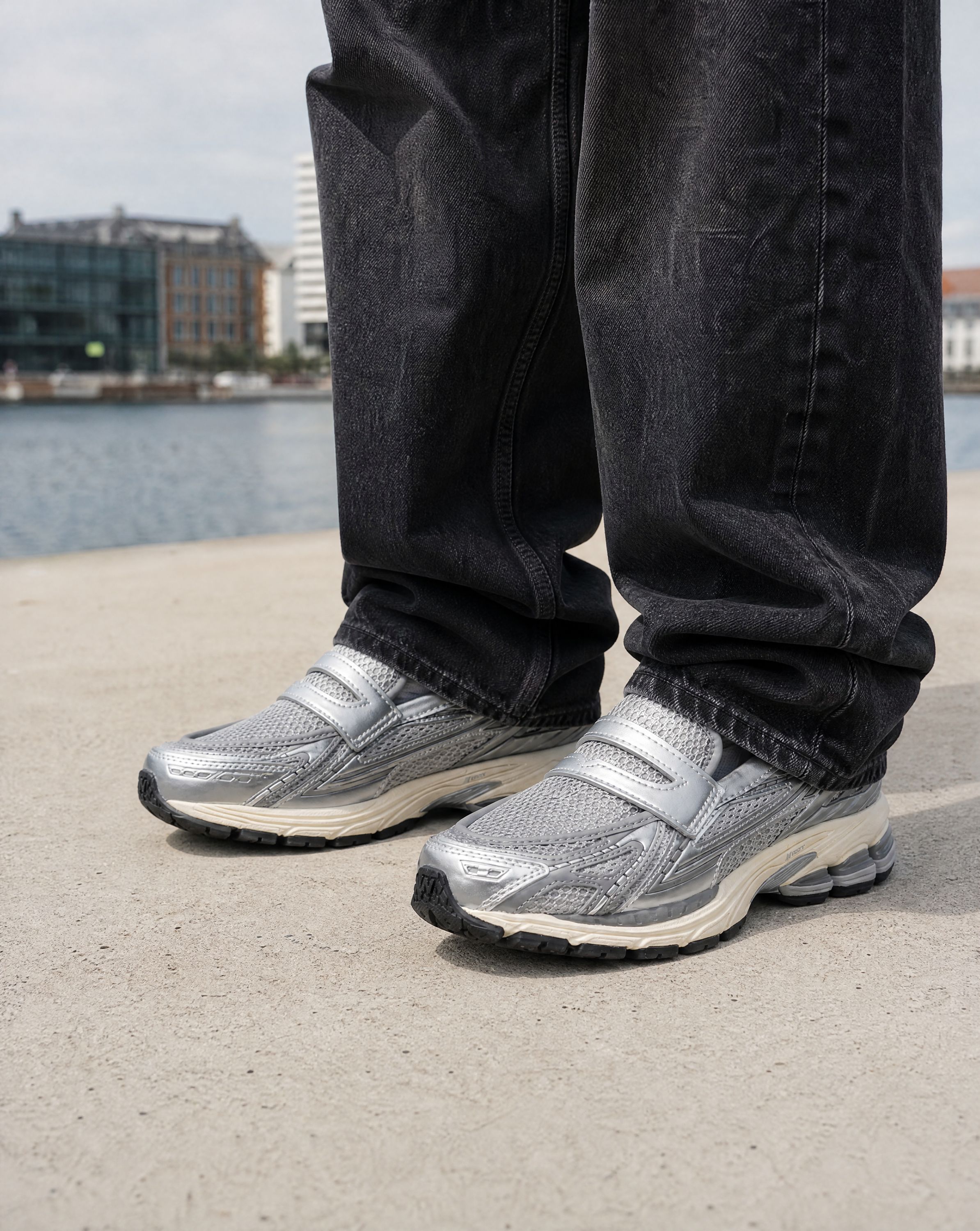 New Balance 1906L Metallic Silver - on-foot