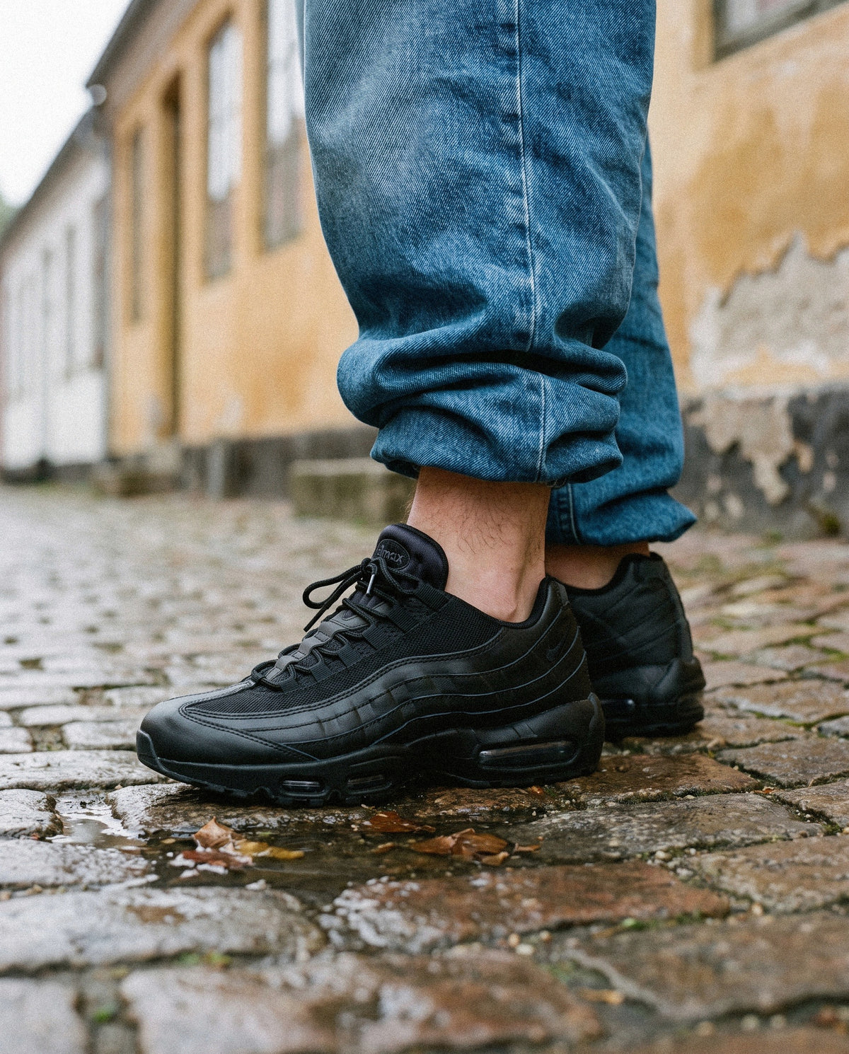 Nike Air Max 95 OG Big Bubble Black Anthracite - on foot