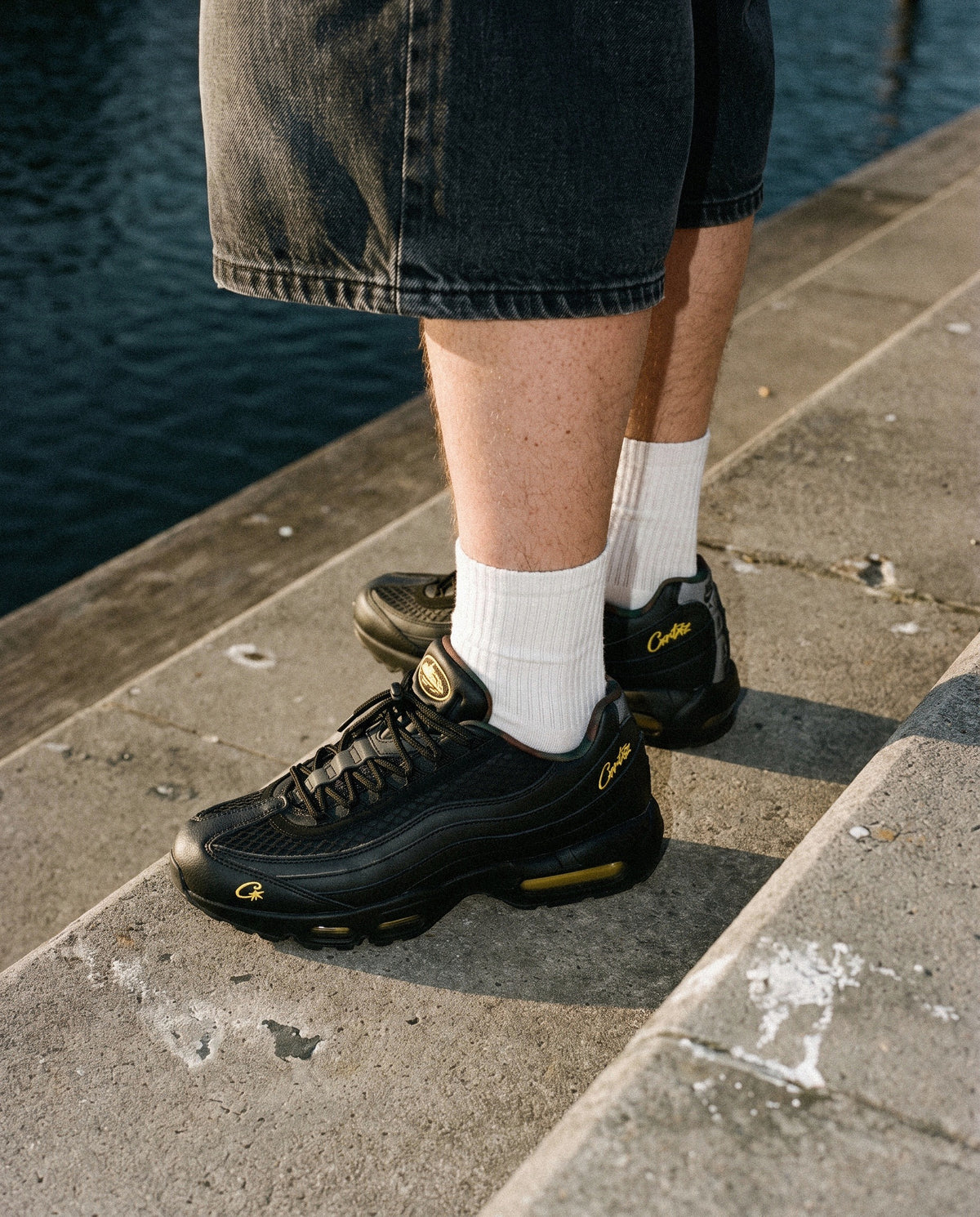 Nike Air Max 95 Corteiz Honey Black - on foot