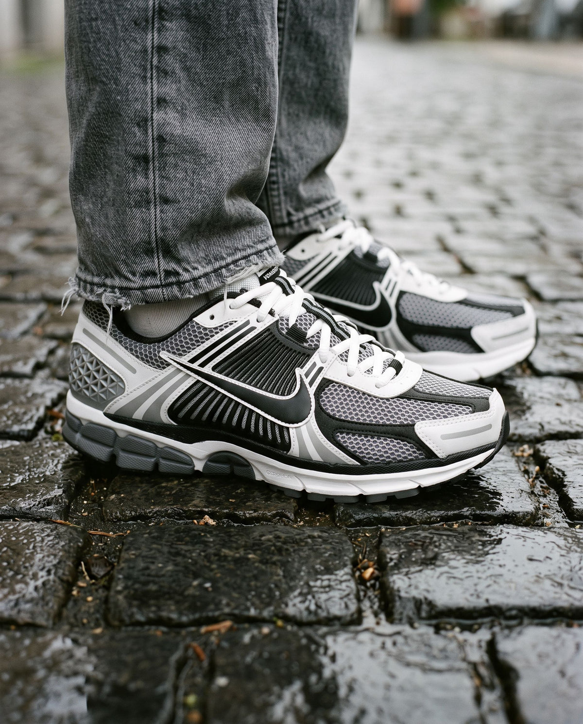 Nike Zoom Vomero 5 SE SP Dark Grey Black White - on-foot
