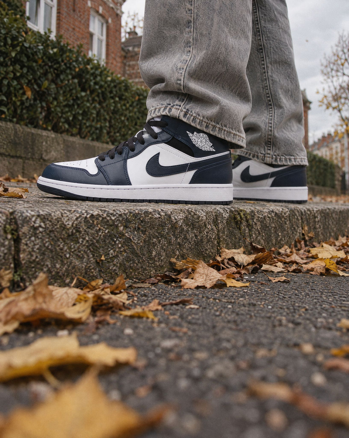 Jordan 1 Mid Armory Navy - on-foot