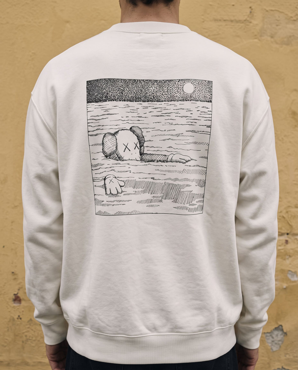 KAWS x Uniqlo Longsleeve Sweatshirt (US Sizing) Off White - detalje
